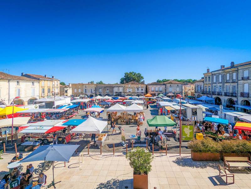 Découvrez le marché de Créon, l'un des plus beaux marchés de France, au cœur de l'Entre-Deux-Mers.